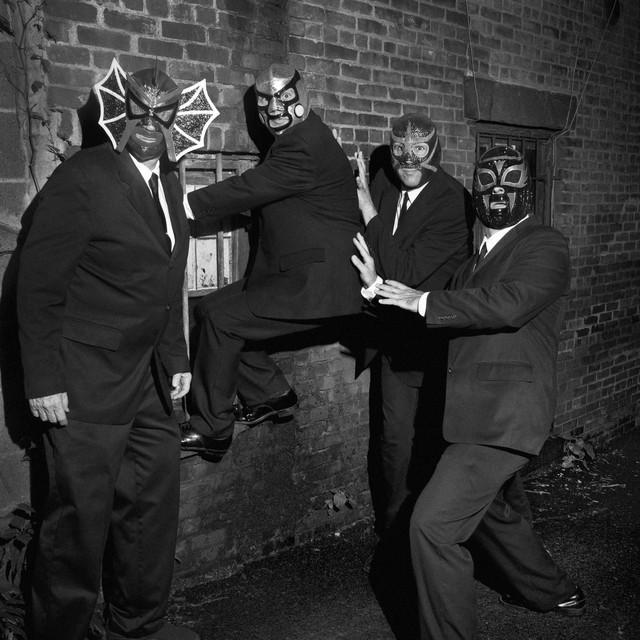 Los Straitjackets