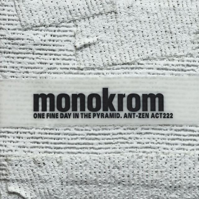 monokrom