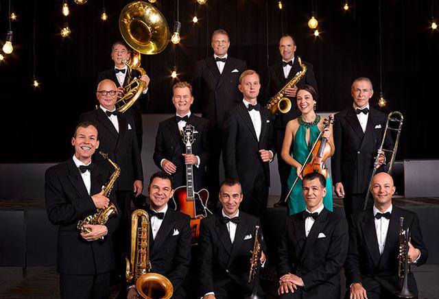 Max Raabe & Palast Orchester - Dream A Little Dream